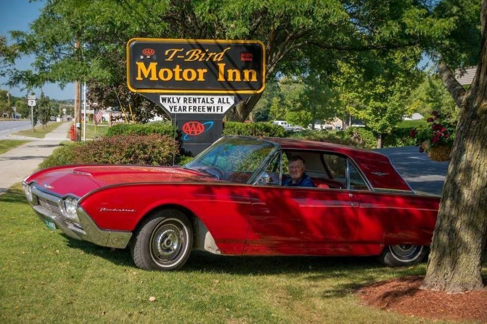 T-Bird Motor Inn Shelburne Exterior photo