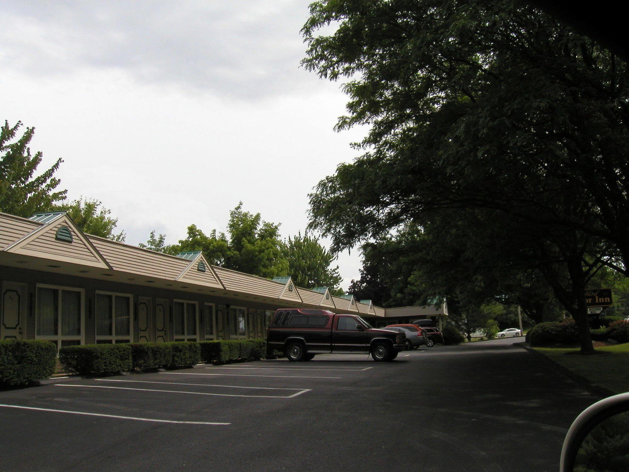 T-Bird Motor Inn Shelburne Exterior photo