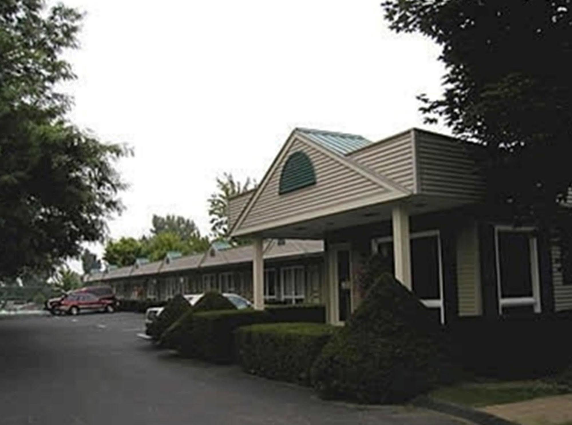 T-Bird Motor Inn Shelburne Exterior photo